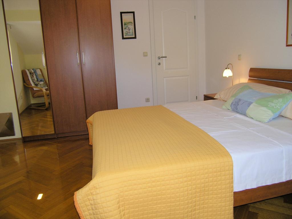 Apartments Kristina Krk Town Exterior photo