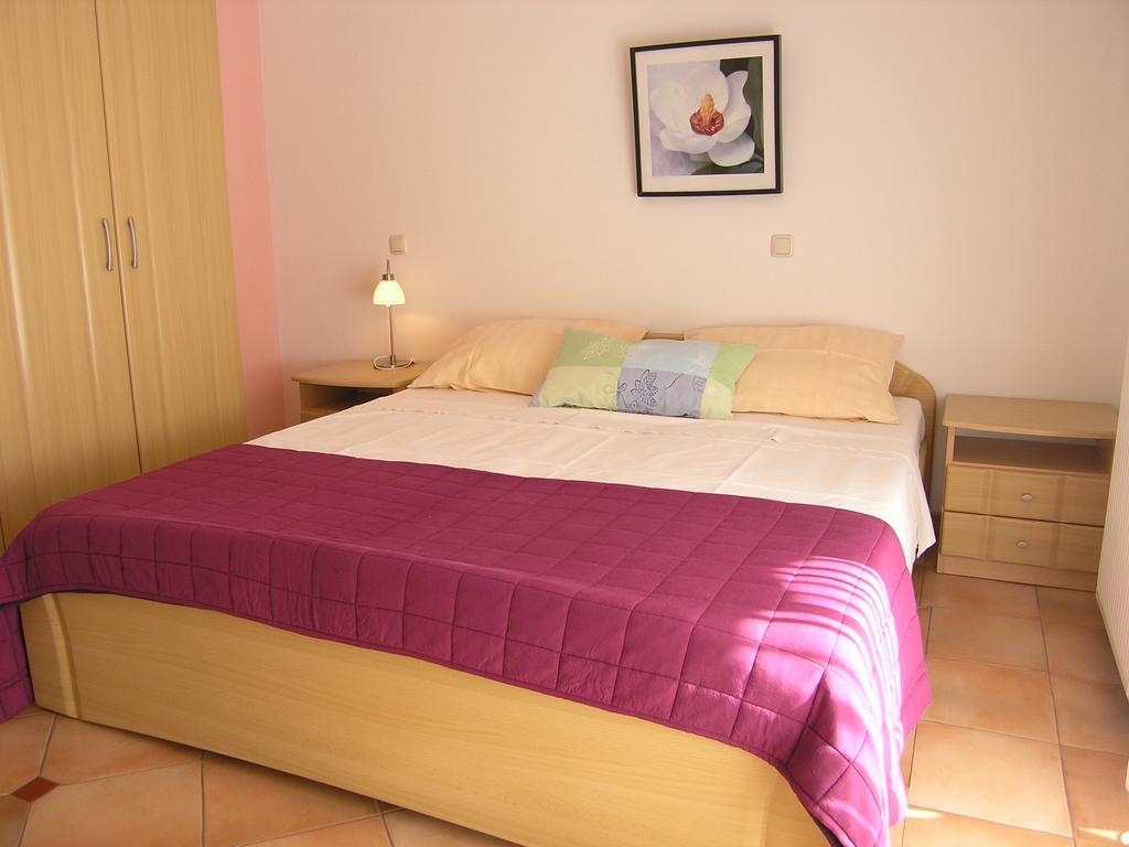 Apartments Kristina Krk Town Exterior photo