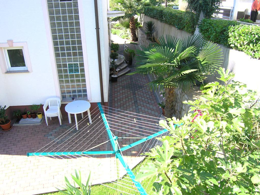 Apartments Kristina Krk Town Exterior photo