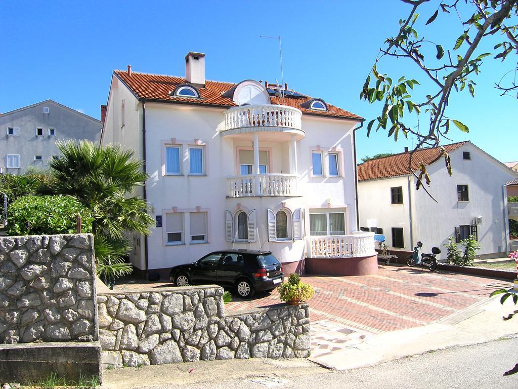 Apartments Kristina Krk Town Exterior photo