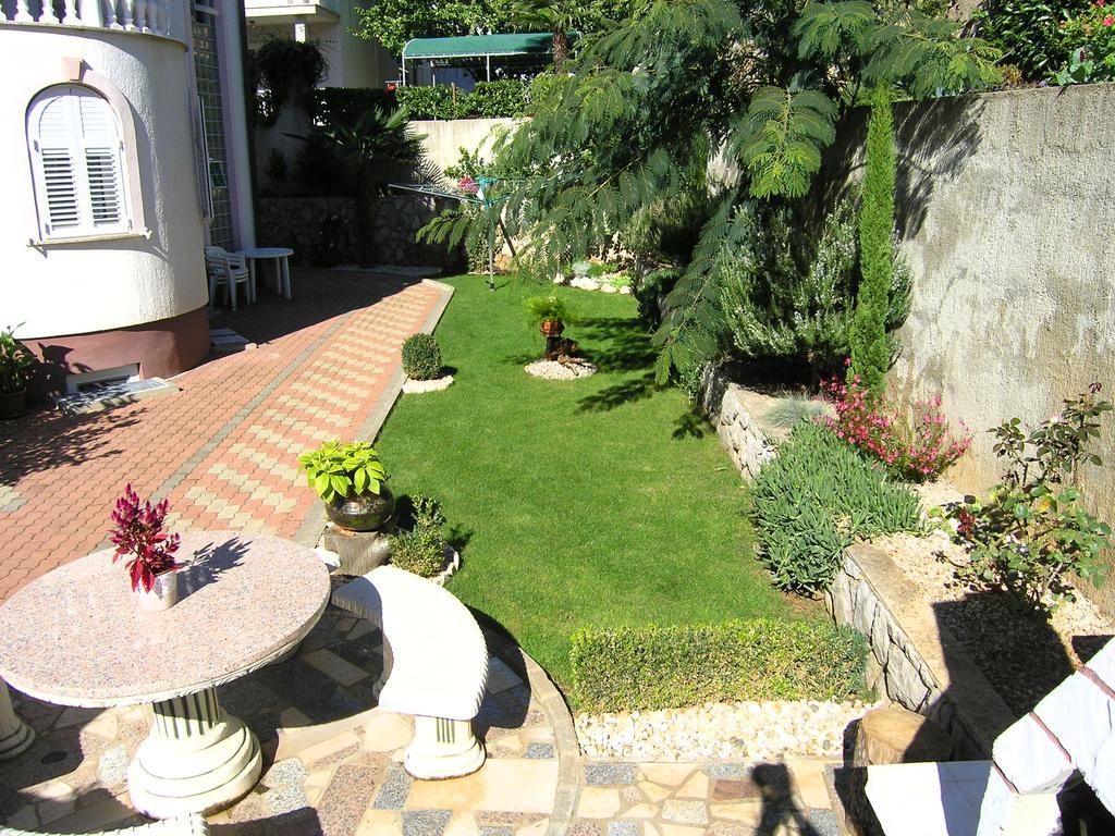 Apartments Kristina Krk Town Exterior photo