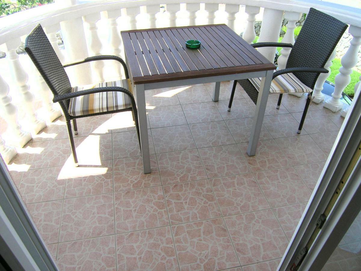 Apartments Kristina Krk Town Exterior photo