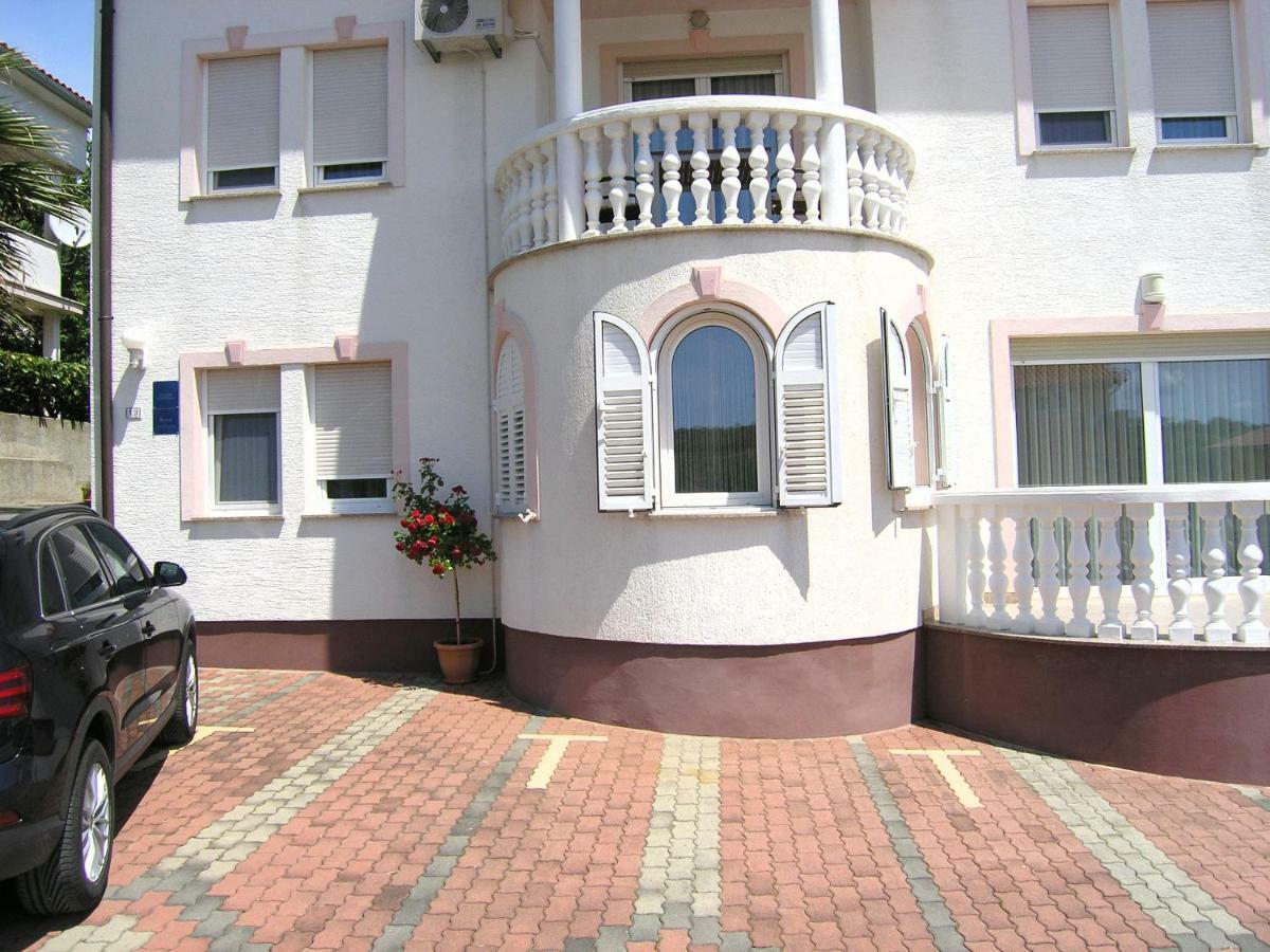 Apartments Kristina Krk Town Exterior photo
